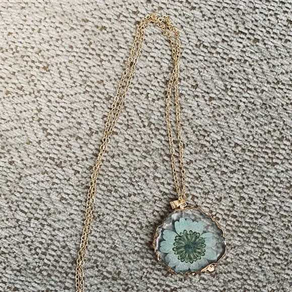 New! Romantic Dried Flower Pendant Necklace - Picture 5 of 5